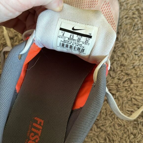 Women’s Nike athletic shoes 8 - Picture 4 of 4